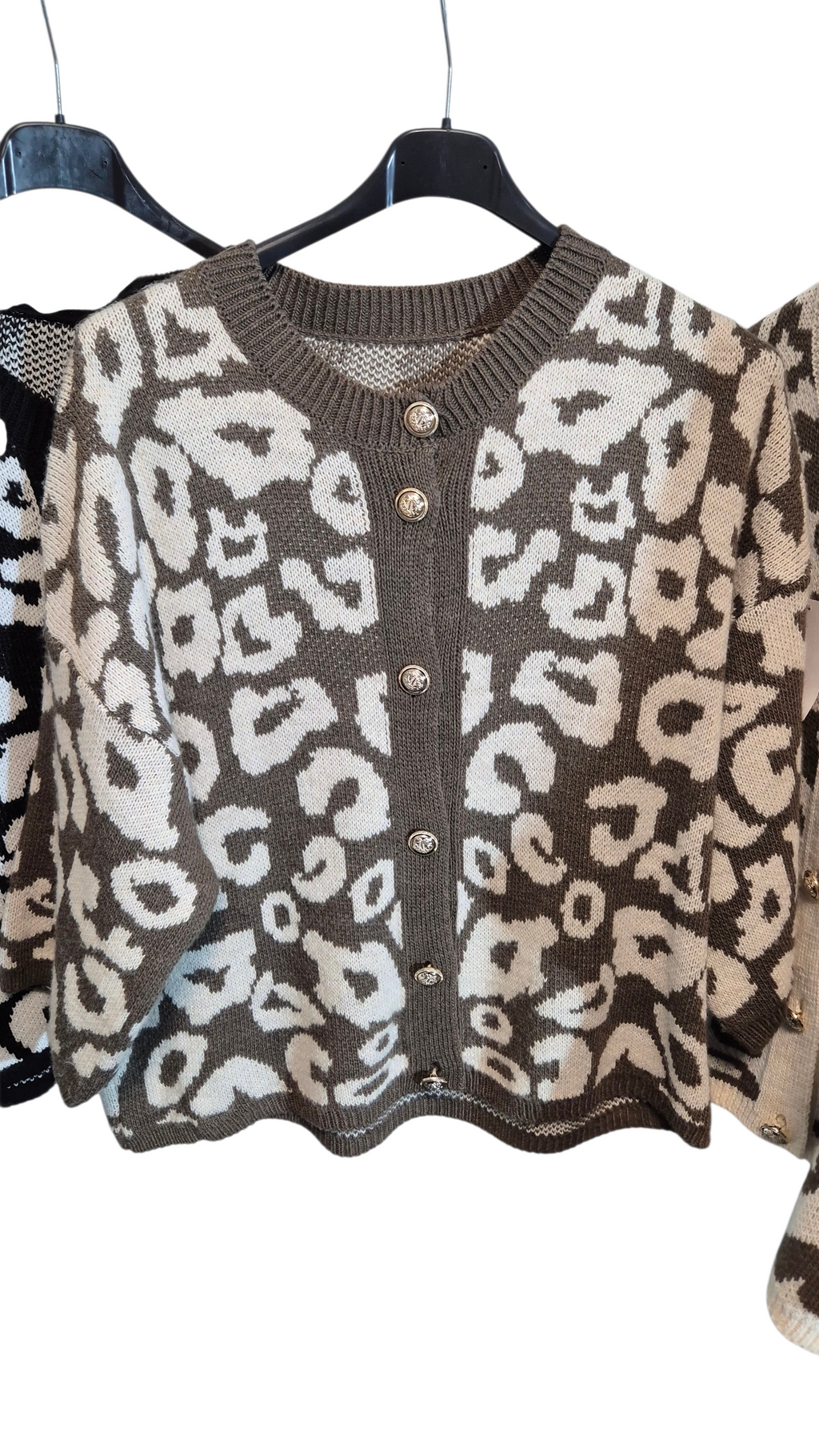 Lässige Strickjacke Pullover mit goldenen Knöpfen Leo-Style 38-44/46 in 4 Farben