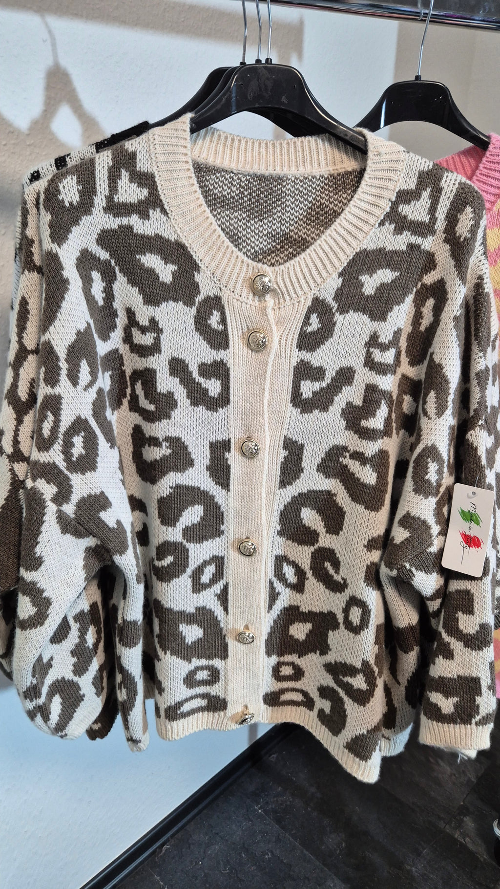 Lässige Strickjacke Pullover mit goldenen Knöpfen Leo-Style 38-44/46 in 4 Farben